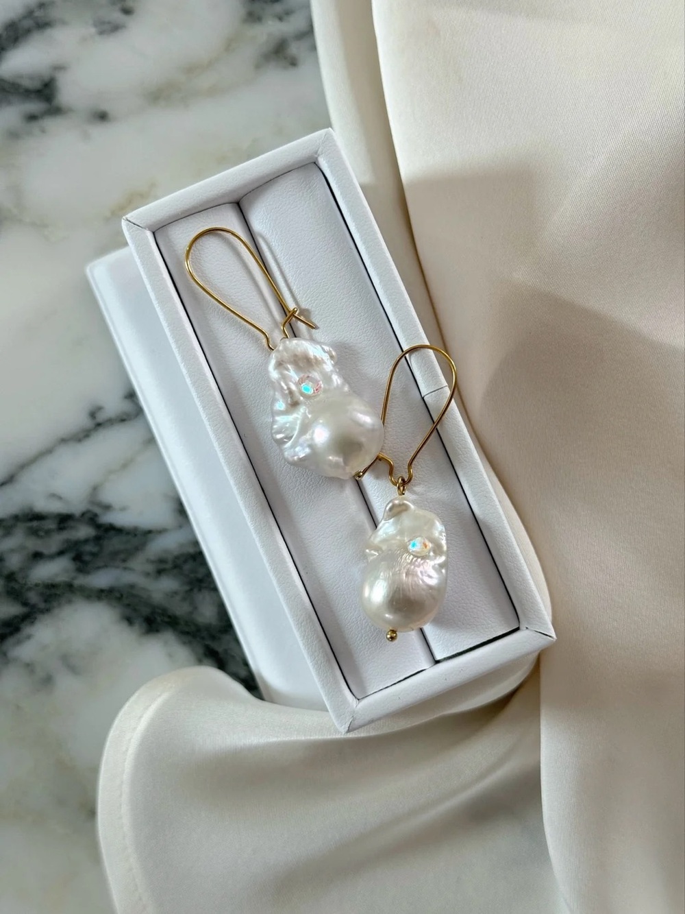 NWT HRH Collection Moonlight Baroque Pearl Drop Earrings - Gold Hook